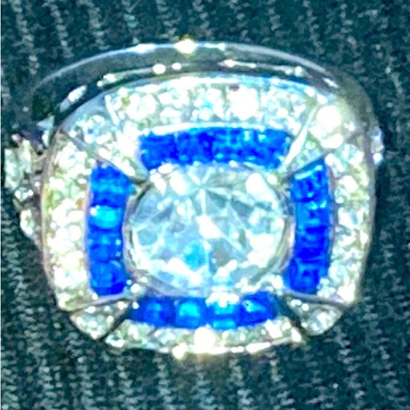 White gold tone ring with blue stones and diamonds - Picture 2 of 3